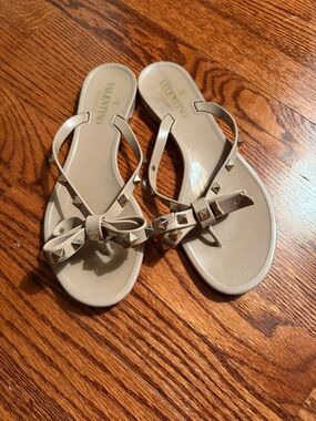 Valentino Nude Bow Rockstud Thong Sandals